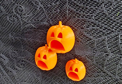 Magnetic Pumpkin Jack-O-Lantern Hide for Jumping Spiders or arboreal Tarantula Slings/Juveniles